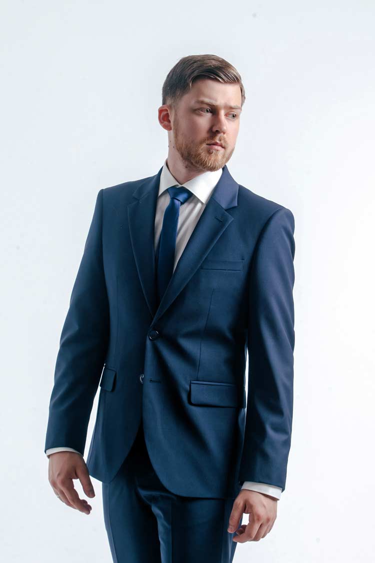 картинка Синий мужской костюм от магазина Одежды+